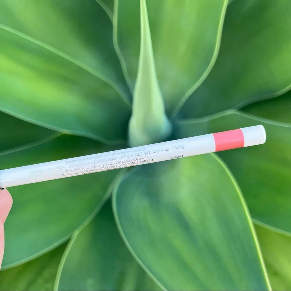 Rare Beauty Kind Words Matte Lip Liner • Lively